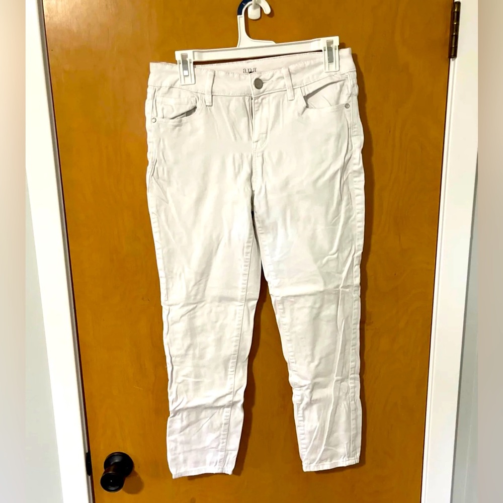 White skinny jeans